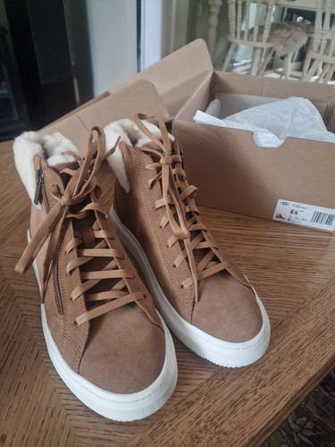 Ugg alameda with - zip,